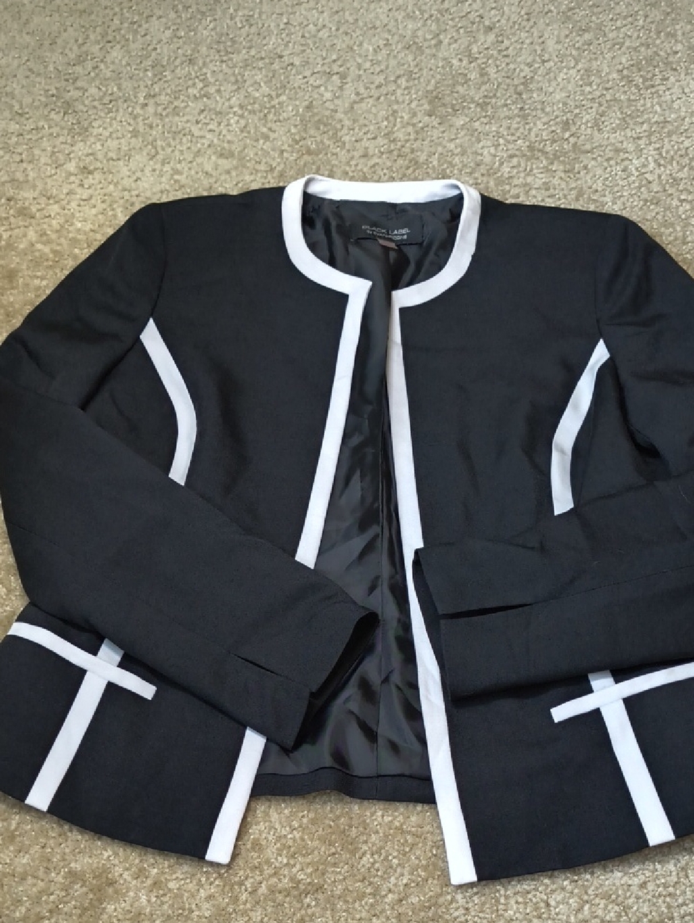 Women's Black Blazer with White Contrast Trim With Shoulder Pads Size 8 P11
